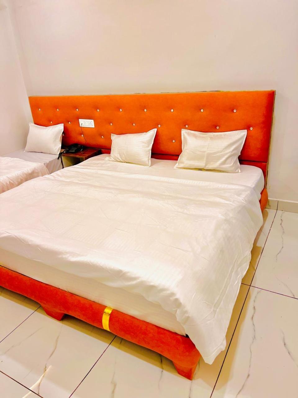 Hotel Shree Kedar Palace Ujjain Bagian luar foto