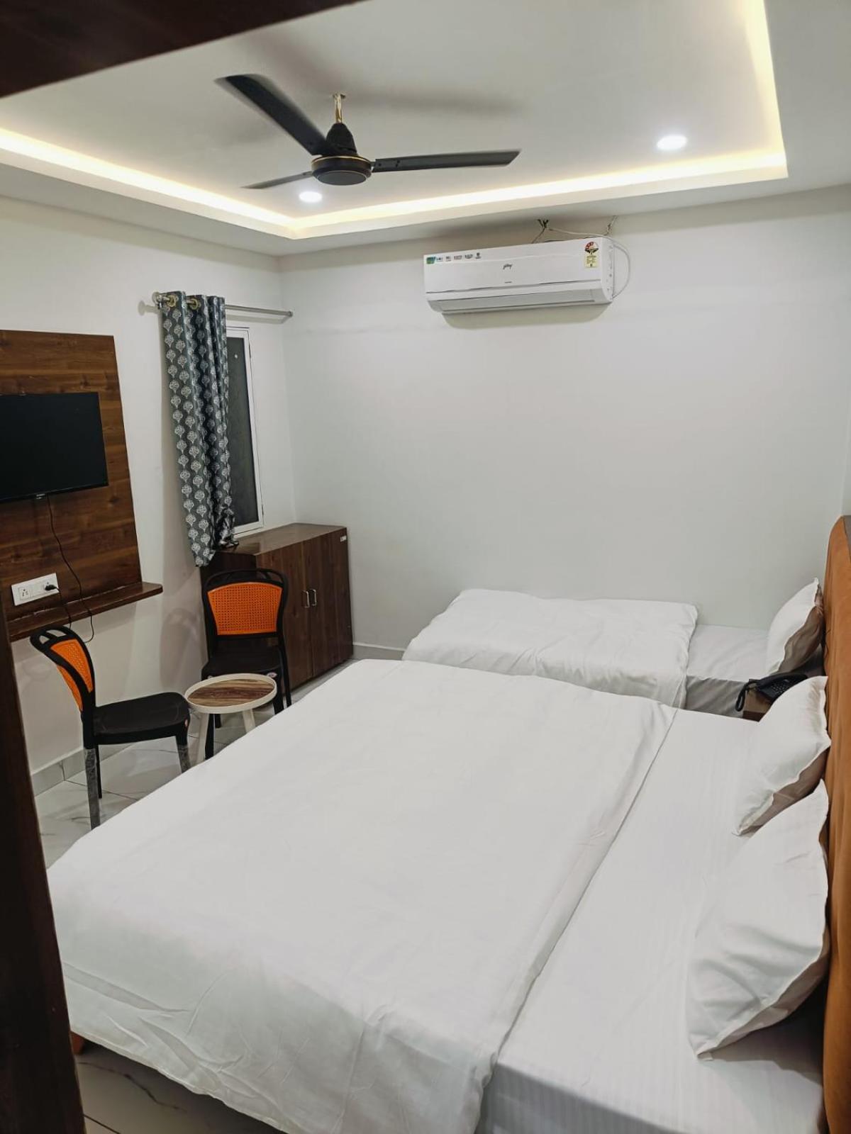 Hotel Shree Kedar Palace Ujjain Bagian luar foto