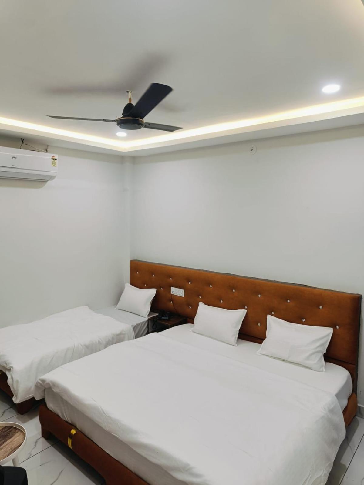 Hotel Shree Kedar Palace Ujjain Bagian luar foto