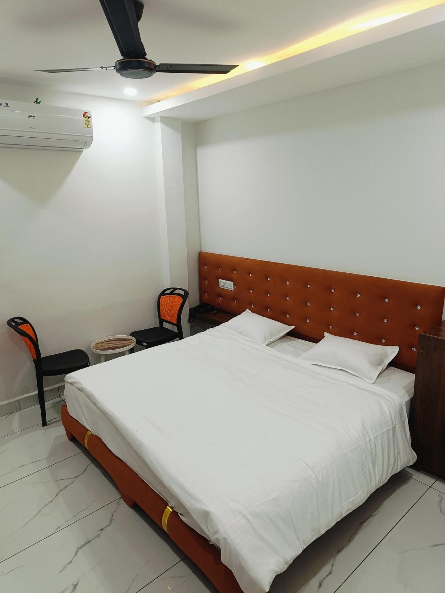 Hotel Shree Kedar Palace Ujjain Bagian luar foto
